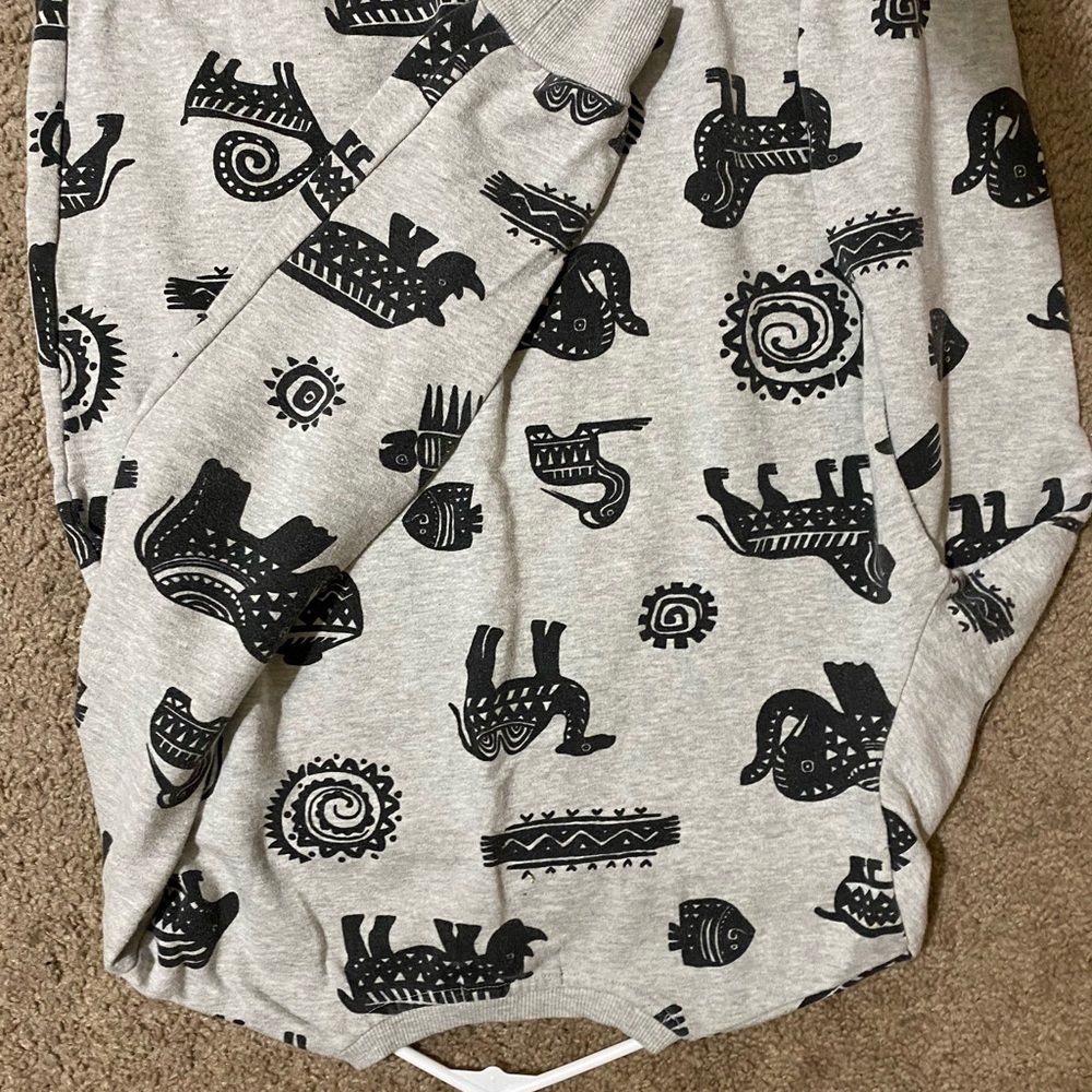 Aztec/tribal cozy crew neck ☺️